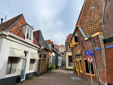 Hollanda, Hoorn 'da. 17 Ağustos 2023. Amsterdam 'daki tarihi sokaklar ve gablonlar. Yüksek kalite fotoğraf