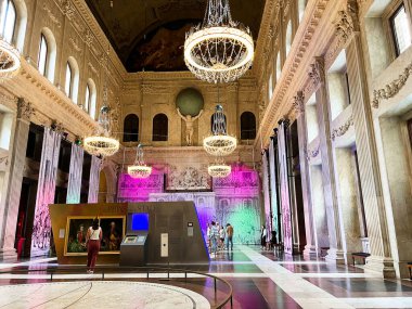 Amsterdam, Hollanda. 29 Ağustos 2023. Amsterdam 'daki Kraliyet Sarayı' nın koridorları. Yüksek kalite fotoğraf