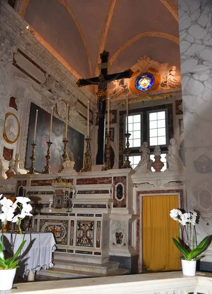 Pisa, İtalya. 16 Eylül 2023. Chiesa di Santa del Carmine 'ın içi. Yüksek kalite fotoğraf