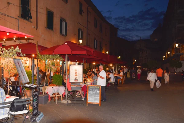 Piza Włochy Września 2023 Ulice Pizy Nocy Wysokiej Jakości Zdjęcie — Zdjęcie stockowe