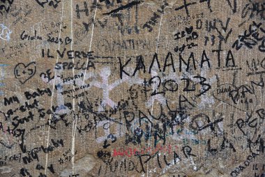 Floransa, İtalya. Eylül 2023. Floransa 'daki Ponte vecchio' da turist grafitisi. Yüksek kalite fotoğraf