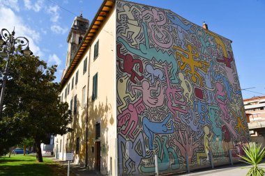 Pisa, İtalya. 17 Eylül 2023. Pisa 'daki ünlü ressam Keith Haring' in duvar resmi. Yüksek kalite fotoğraf