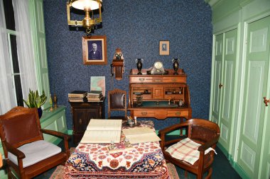 Enkhuizen, Hollanda. Ekim 2023, 1900 'lerin atölyesinin iç mimarisi. Yüksek kalite fotoğraf