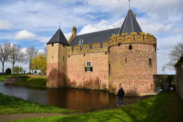 Medemblik, Hollanda. 29 Mart 2024. Medemblik 'teki ortaçağ Radboud şatosu. Yüksek kalite fotoğraf