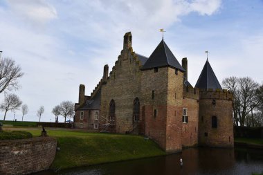 medemblik, Hollanda. 29 Mart 2024. Medemblik 'teki ortaçağ kalesi Radboud. Yüksek kalite fotoğraf