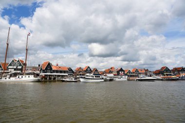 Volendam, Hollanda. 8 Haziran 2024. Volendam limanı. Yüksek kalite fotoğraf
