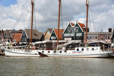 Volendam, Hollanda. 8 Haziran 2024. Volendam limanı. Yüksek kalite fotoğraf