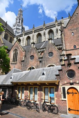 Haarlem, Hollanda. 30 Mayıs 2024, Haarlem 'in merkezindeki St. Bavo Katedrali. Yüksek kalite fotoğraf