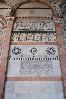 Lucca, İtalya. 15 Eylül 2024. Duomo San Martino, Toskana 'daki Lucca köyünün eski merkezinde. Yüksek kalite fotoğraf