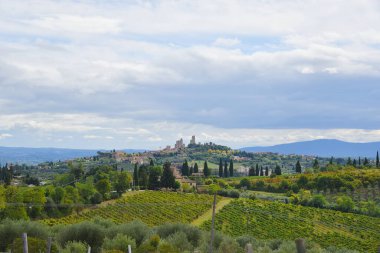 San Gimignano, İtalya. 18 Eylül 2023. Resimli manzara ve İtalya 'nın Toskana kentindeki San Gimignano köyü. Yüksek kalite fotoğraf