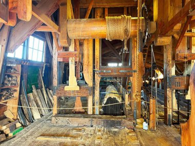 Zaandijk, 29 Eylül 2024. Zaanse Schans, Hollanda 'daki eski bir testere fabrikasının içi. Yüksek kalite fotoğraf