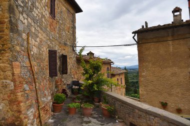 San Gimignamo, İtalya. 17 Eylül 2024. Eski San Gimignano, Toskana 'nın dar sokakları. Yüksek kalite fotoğraf