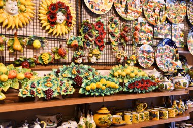 San Gimignano, İtalya, 17 Eylül 2024. İtalya, Tscany 'de bir çömlekçinin içi. Yüksek kalite fotoğraf