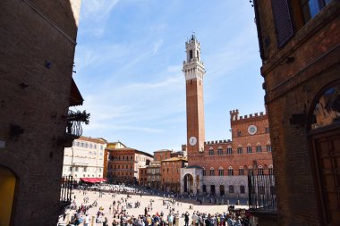 Siena. İtalya. 17 Eylül 2024. Piazza del Campo, Siena, Toskana 'nın ana meydanı. Yüksek kalite fotoğraf