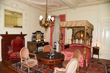 Haarzuilens, Hollanda. 5 Ekim 2024. Utrecht yakınlarındaki Haarzuilens 'teki Haar Kalesi' nin yatak odalarından biri. Yüksek kalite fotoğraf