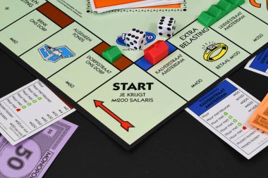 Den Helder, Hollanda. 20 Ocak 2025. Monopoly 'e yakın, popüler bir masa oyunu. Yüksek kalite fotoğraf