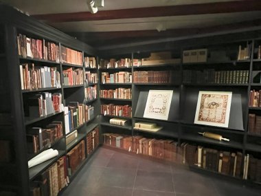 Amsterdam, Hollanda 'da. 20 Şubat 2025. Amsterdam 'daki Portekiz Sinagogu' nun kütüphanesi. Yüksek kalite fotoğraf