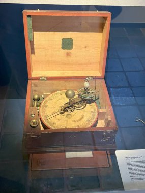 Franeker, Hollanda. 2 Mart 2025. Franeker 'daki gökevinde astronomik bir saat. Yüksek kalite fotoğraf