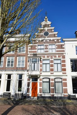 Harlingen, Hollanda. 3 Mart 2025. Harlingen 'in eski merkezi, Friesland' da bir kasaba. Yüksek kalite fotoğraf