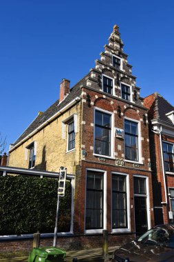 Harlingen, Hollanda. 3 Mart 2025. Harlingen 'in eski merkezi, Friesland' da bir kasaba. Yüksek kalite fotoğraf