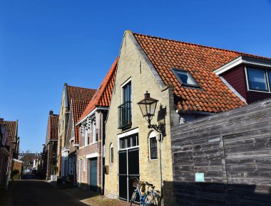 Harlingen, Hollanda. 3 Mart 2025. Harlingen 'in eski merkezi, Friesland' da bir kasaba. Yüksek kalite fotoğraf