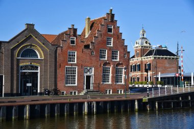 Harlingen, Hollanda. 3 Mart 2025. Harlingen 'in eski merkezi, Friesland' da bir kasaba. Yüksek kalite fotoğraf