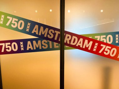 Amsterdam, Hollanda 'da. 20 Şubat 2025. Hollanda 'daki Amsterdam şehrinin 750. yıldönümü. Yüksek kalite fotoğraf