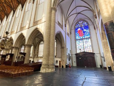 Haarlem, Hollanda. 29 Mart 2025. Hollanda, Haarlem 'deki St. Bavo katedralinin içi. Yüksek kalite fotoğraf