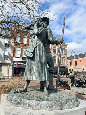 Haarlem, Hollanda. 29 Mart 2025. Haarlem 'de Hasselaer ve Wigbolt Ripperda' nın Kenau heykeli. Yüksek kalite fotoğraf