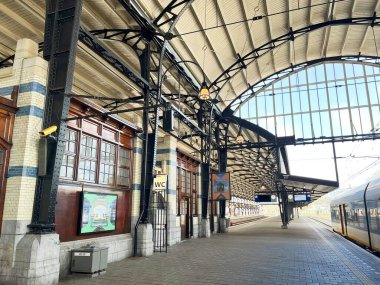 Haarlem, Hollanda. 29 Mart 2025. Haarlem Merkez İstasyonu, Hollanda. Yüksek kalite fotoğraf