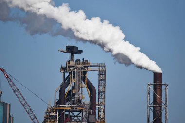 IJmuiden, Hollanda. 29 Mart 2025. IJmuiden, Hollanda 'daki çelik fabrikasının kirliliği. Yüksek kalite fotoğraf