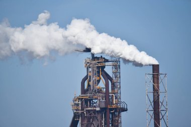 IJmuiden, Hollanda. 29 Mart 2025. IJmuiden, Hollanda 'daki çelik fabrikasının kirliliği. Yüksek kalite fotoğraf