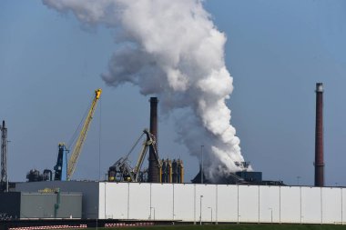 IJmuiden, Hollanda. 29 Mart 2025. IJmuiden, Hollanda 'daki çelik fabrikasının kirliliği. Yüksek kalite fotoğraf