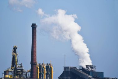 IJmuiden, Hollanda. 29 Mart 2025. IJmuiden, Hollanda 'daki çelik fabrikasının kirliliği. Yüksek kalite fotoğraf