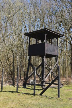 Westerbork, Hollanda. 19 Mart 2025. Westerbork, Hollanda 'daki transit kampının gözetleme kulelerinden biri. Yüksek kalite fotoğraf