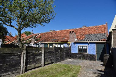 Enkhuizen, Hollanda. 12 Mayıs 2025. Enkhuizen 'deki Zuiderzee müzesindeki eski balıkçı kulübeleri. Yüksek kalite fotoğraf