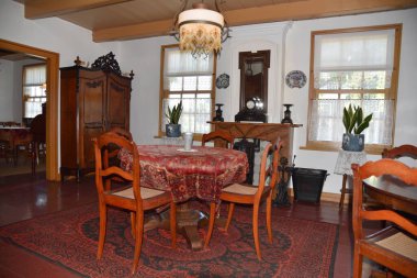 Enkhuizen, Hollanda. 28 Mayıs 2025. Enkhuizen 'deki Zuiderzee müzesindeki farklı mağazalar ve evler. Yüksek kalite fotoğraf