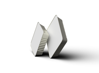 Şeffaf bir arkaplanda izole edilmiş büyük dikdörtgen yiyecek folyo tepsisinin 3D görüntüsü