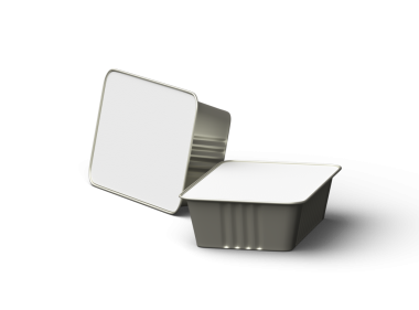 Dar bir dikdörtgen yiyecek folyo tepsisinin şeffaf bir arkaplanda izole edilmiş 3d resmi