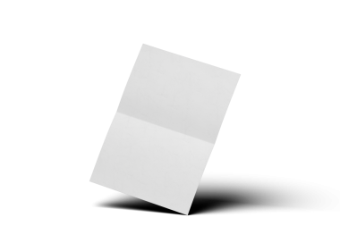 Merkezde, şeffaf bir arkaplanda izole edilmiş paralel bükümlü bir A4 kağıdının 3D görüntüsü