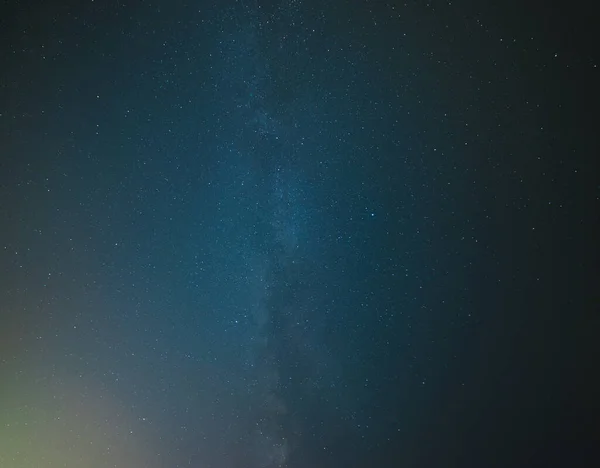 Yıldızlı gece gökyüzü, Samanyolu. Arkaplanı yıldızlı gece gökyüzü, geceleri karanlık gökyüzünde Samanyolu yıldız haritası. Arkaplan.