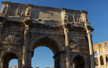 Konstantin Kemeri, Roma 'da bulunan üç kemerli bir zafer kemeri, İtalya, Roma' daki Kolezyum 'dan kısa bir mesafe.