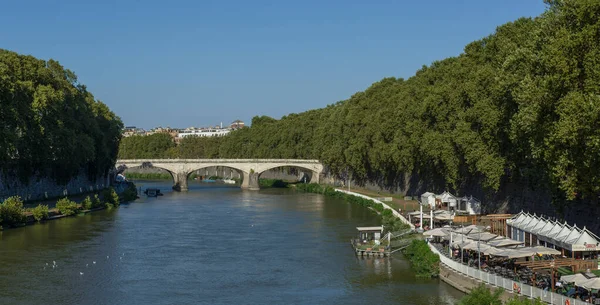 一个夏日的下午 意大利罗马 蒂伯尔河全景 还有翁贝托一号桥 — 图库照片