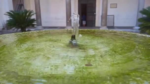 Mouvement Lent Ruée Fontaine Située Dans Cloître Basilique San Clemente — Video