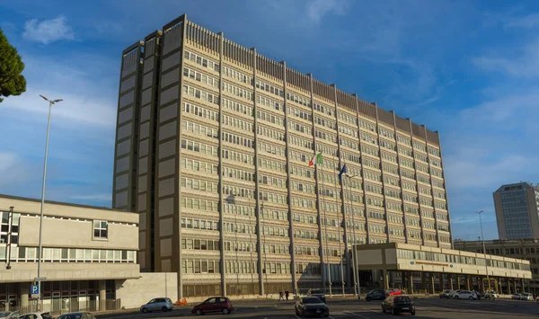 INPS (Sosyal Güvenlik Ulusal Enstitüsü) binasının panoramik görünümü, Ciro il Grande, Roma Eur