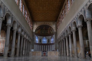 Santa Sabina Bazilikası, merkez nave ve sütun, Aventine Hill, Ripa bölgesi, Roma, İtalya