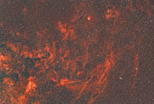 NGC 6914, Kuğu takımyıldızı yönünde bulunan bir kırmızı yansıma bulutsusu. Yıldız haritası gece gökyüzü arkaplanı