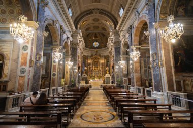 Via 'daki Santa Maria Kilisesi' nin yan şapelleri, Ekvador cemaatinin ulusal kilisesi, Roma, İtalya