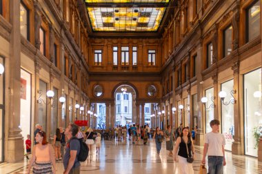Roma 'daki Galleria Alberto Sordi, Roma, Roma, İtalya' da bulunan zarif bir alışveriş salonu.