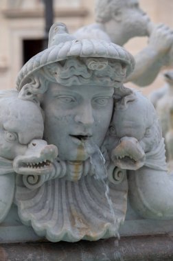 Piazza Navona, Roma, İtalya 'daki çeşmelerin mermer heykellerinin ayrıntıları.